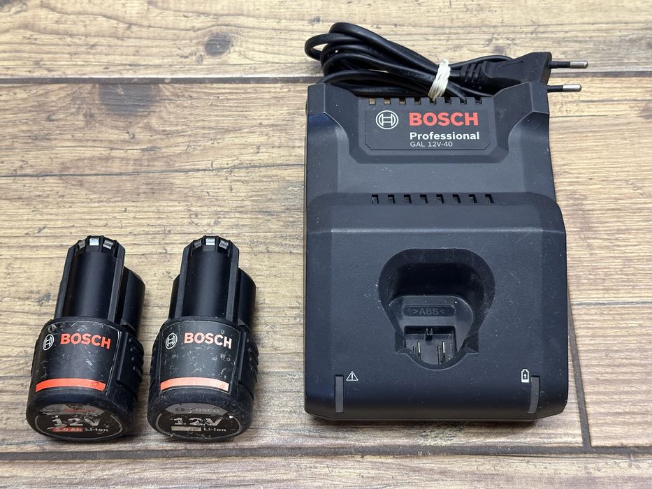 [Zestaw] Ładowarka BOSCH GAL 12V-40 i dwie baterie 2Ah 12V