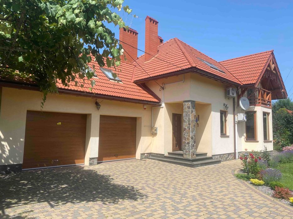 продається будинок в м. Жидачеві