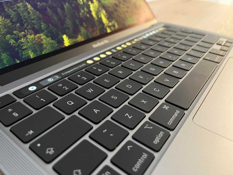 MacBook Pro M2 13" | 16GB RAM | 512GB SSD | Idealny + Hub USB-C Epico