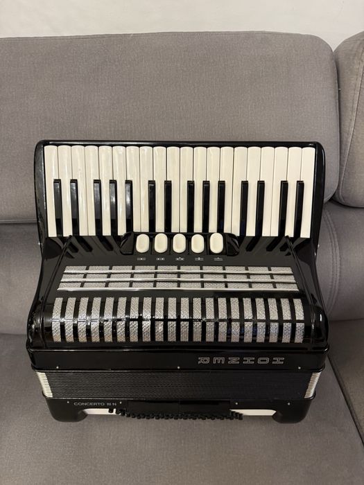 Akordeon Hohner 72 basy