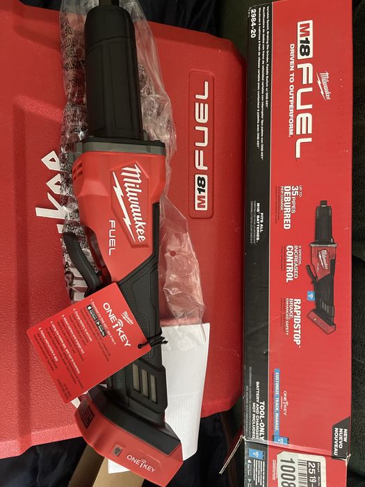 Акумуляторна пряма шліфмашина milwaukee 2984