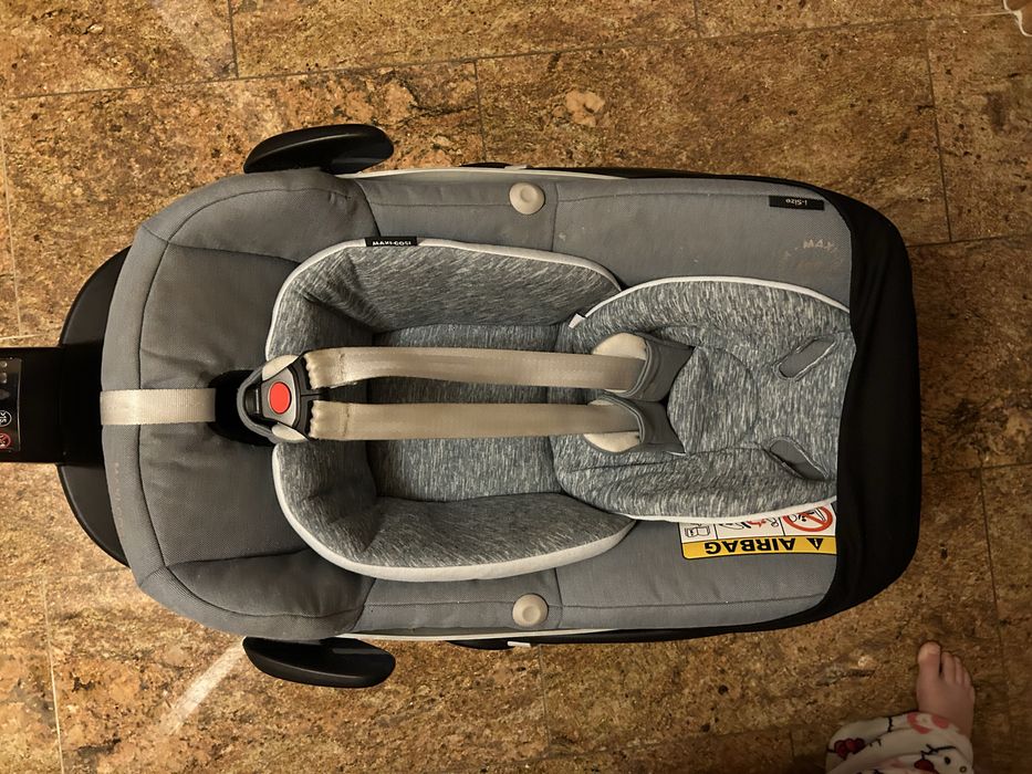 Fotelik samochodowy z nosidełkiem Maxi Cosi model FamyliFix z basą