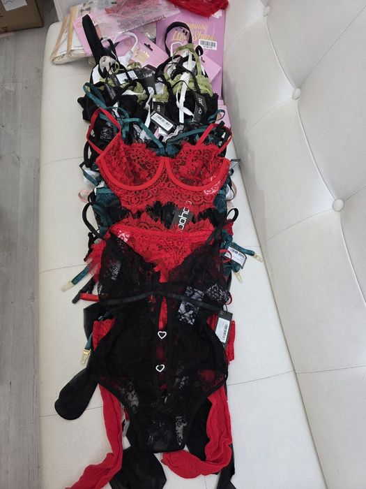 Купальники оптом, білизна оптом, труси, бюстгальтери, піжами, носки