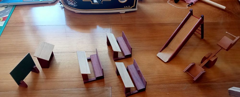 Casinha em madeira e acessórios -  Anos 80