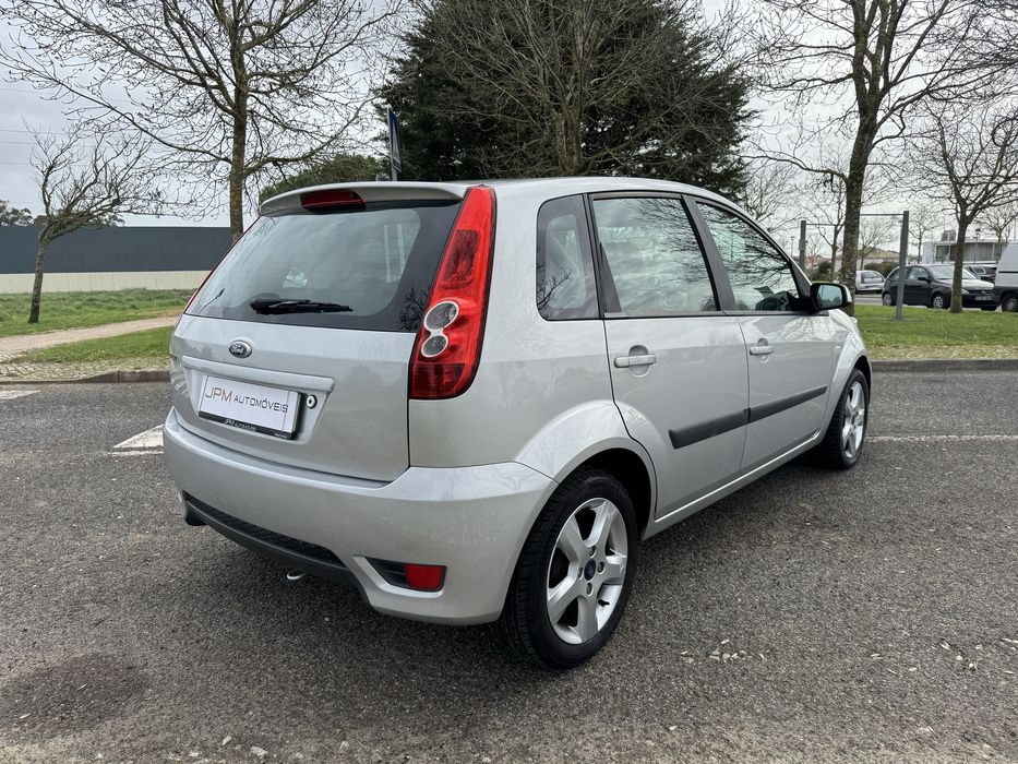 Ford Fiesta 1.25i - 100.000 Km - 18 Meses de Garantia