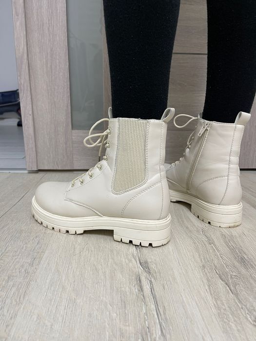 Ботинки бежевые демисезонные