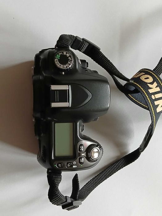 Máquina fotográfica NIKON D80; óptimo estado; 2 baterias e carregador