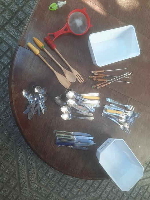 Loiças, panelas, talheres