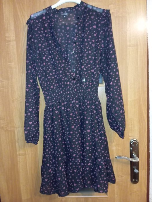 Czarna sukienka w kwiatuszki 34