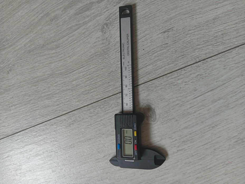 Suwmiarka cyfrowa mała