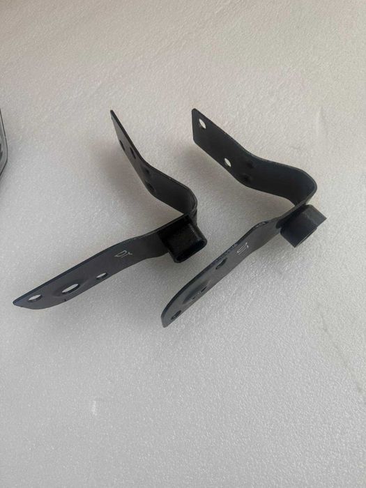 Zawiasy klapy paki DODGE RAM 1500 - 2019 DT V komplet