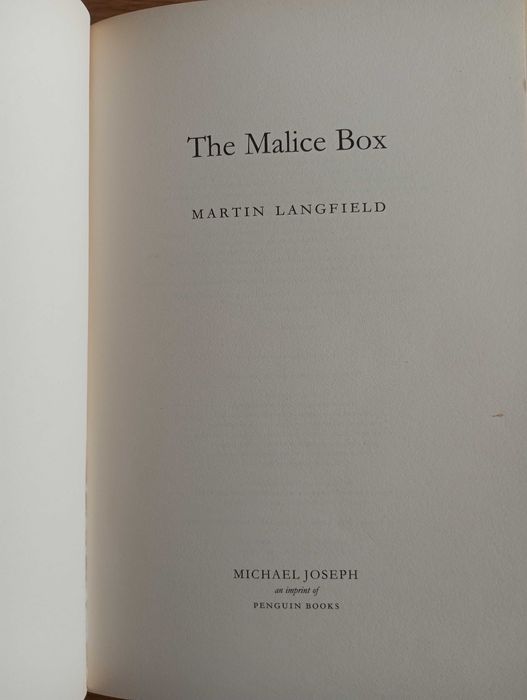 Malice Box de Martin Langfield - livro em inglês