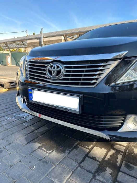 Накладка на передний бампер для Toyota Camry XV 50 (два варианта)