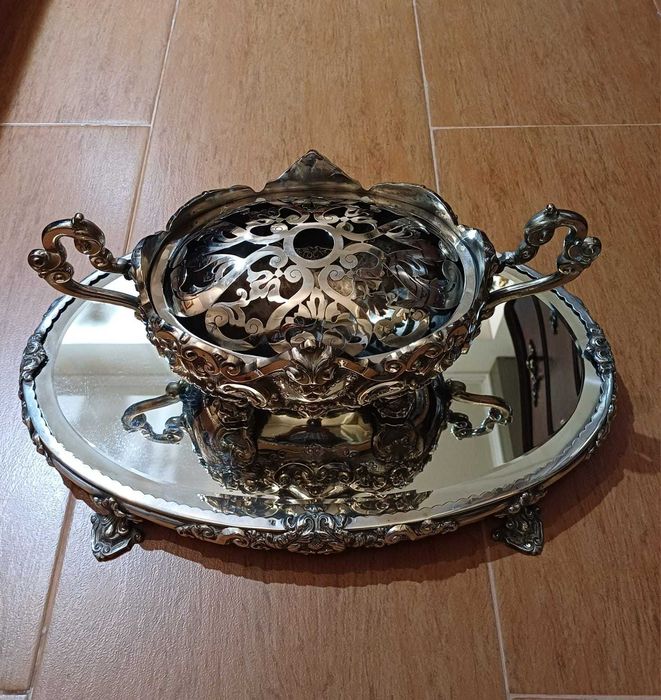 Imponente Centro de Mesa em prata