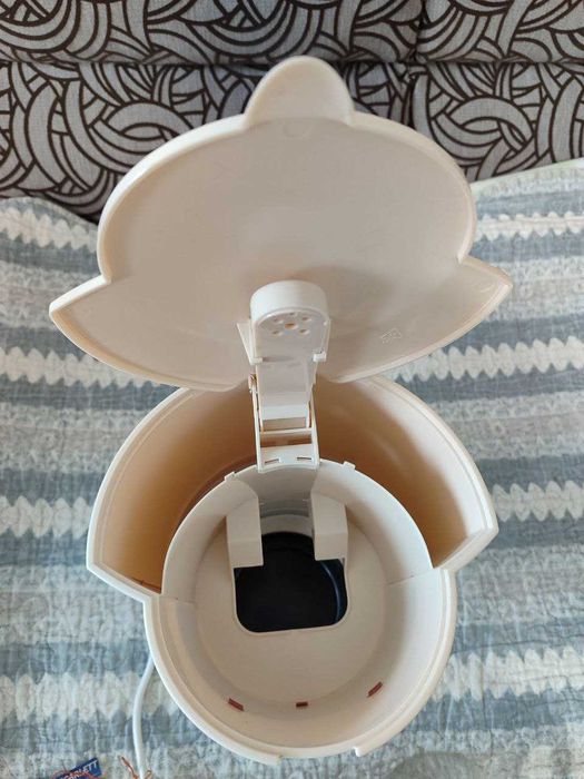 Кофеварка капельная Scarlett SC-1030 новая, приемная чаша с трещиной