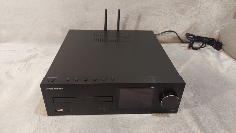 Odtwarzacz sieciowy amplituner PIONEER X-HM 76
X-HM76