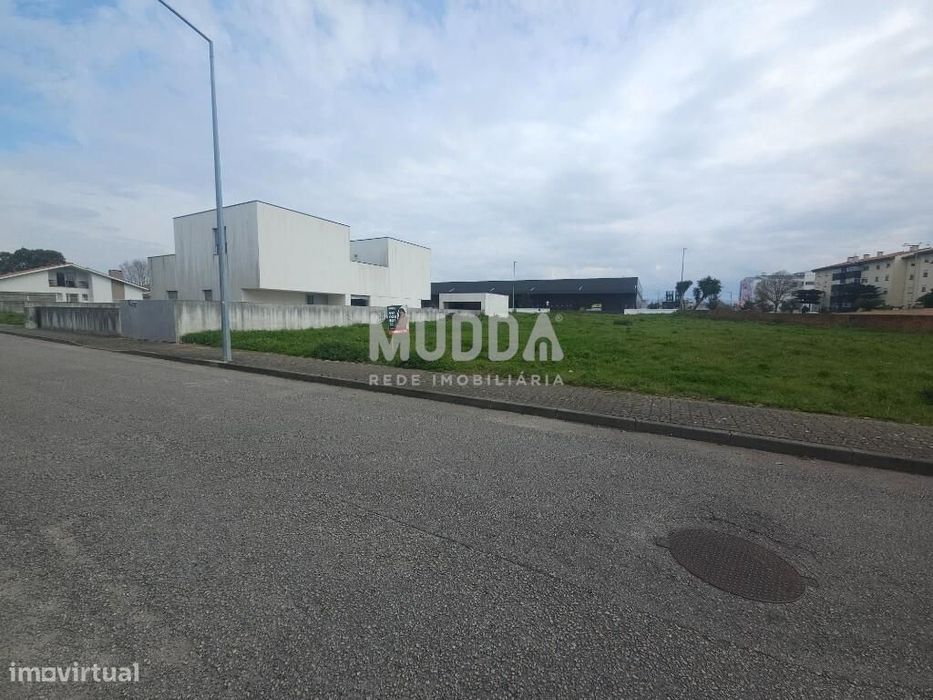 Terreno Urbano para Construção de Moradia Unifamiliar no Centro de Est