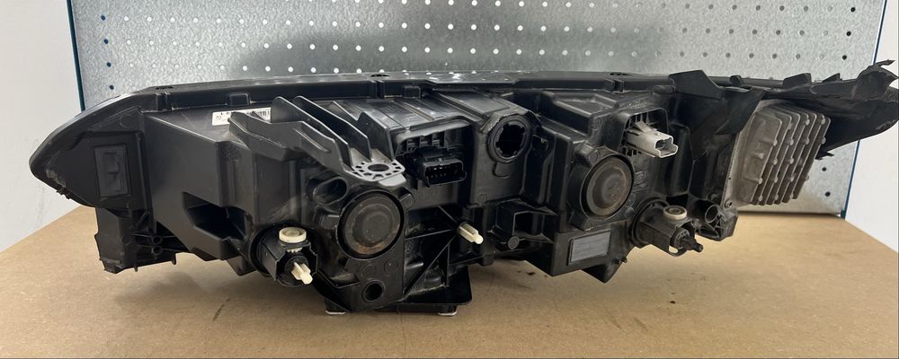 Farol esquerro e direito RENAULT TALISMAN