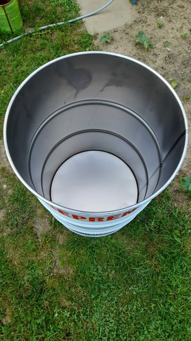 Beczki metalowe 200 l .