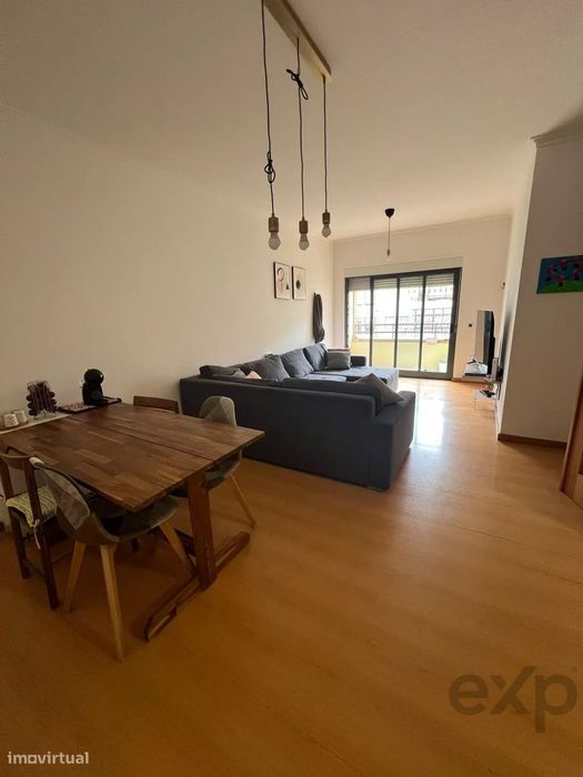 Excelente apartamento T2 no bairro da Azeda– Conforto, Mobilidade e Se
