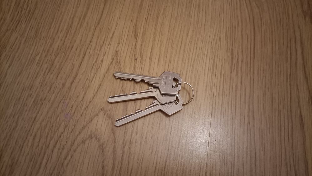 Fechadura para portões seccionados