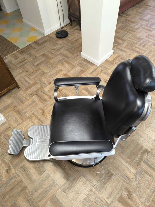 Cadeiras barbeiro TAKARA BELMONT semi-novas