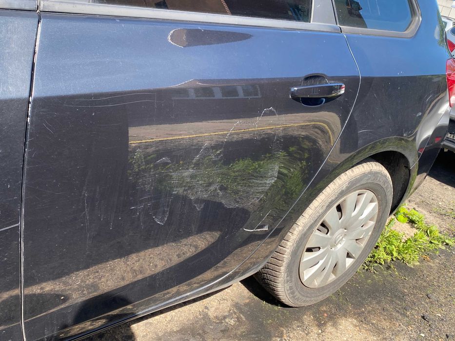 Opel Astra J Kombi Drzwi Lewy Tył Kompletne Kolor Z22C