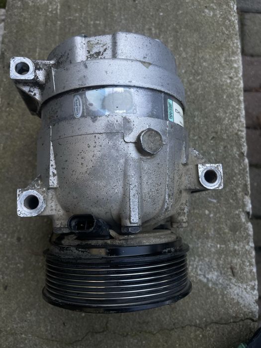 Компресор кондеціонера на віваро 2,5 2007 рокк