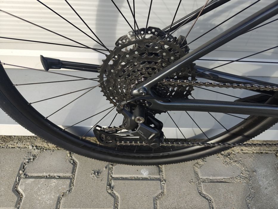 2xTrek FX4+  Sport karbon rozmiar S Shimano Cues 10s