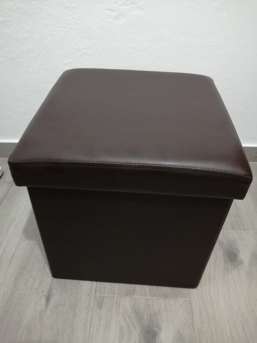 Banco castanho em napa