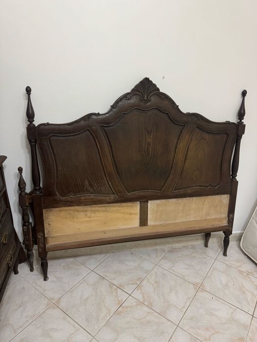 Mobilia antiga, estado razoavel