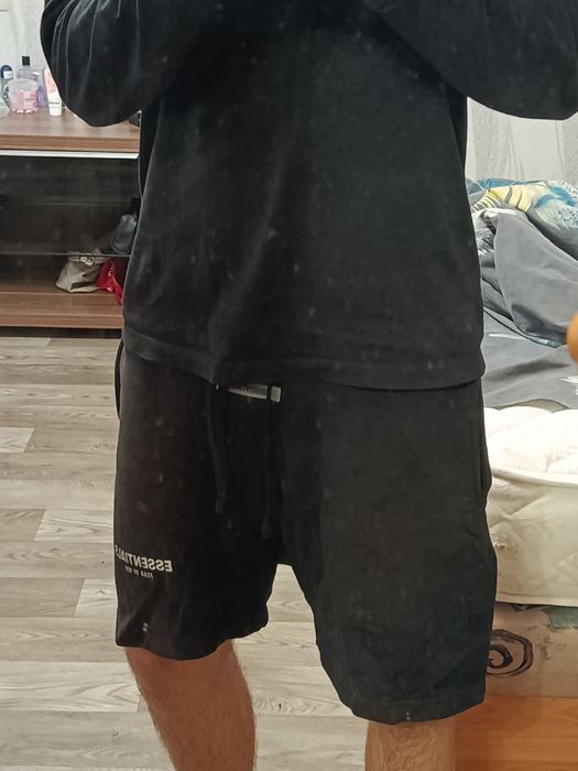 Шорти Essentials L