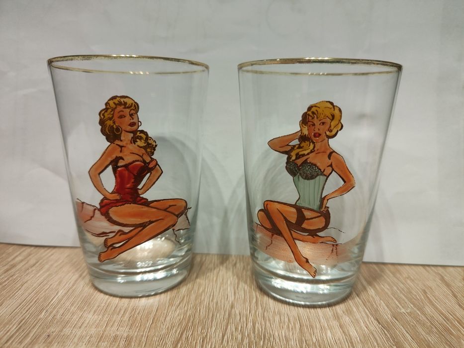 Szklanki kobiety  z czasów PRL