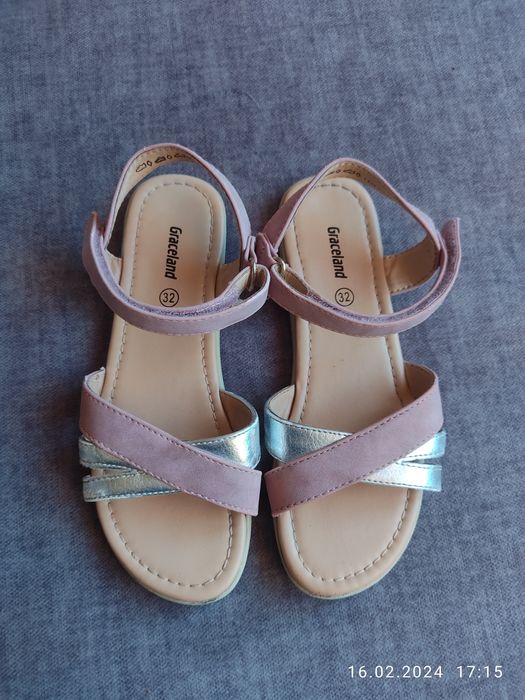 Босоніжки Graceland на липучці, розмір 32,
