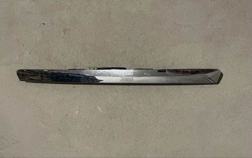 Накладка кришки багажника з підсвідкою та кнопкою Mercedes B-Class