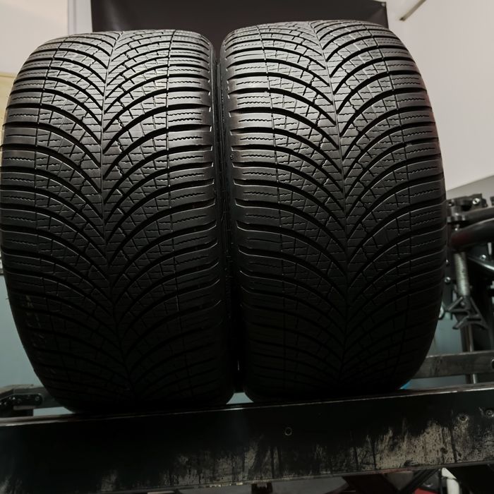 255/35/19 XL Sprzedam parę opon całorocznych Goodyear