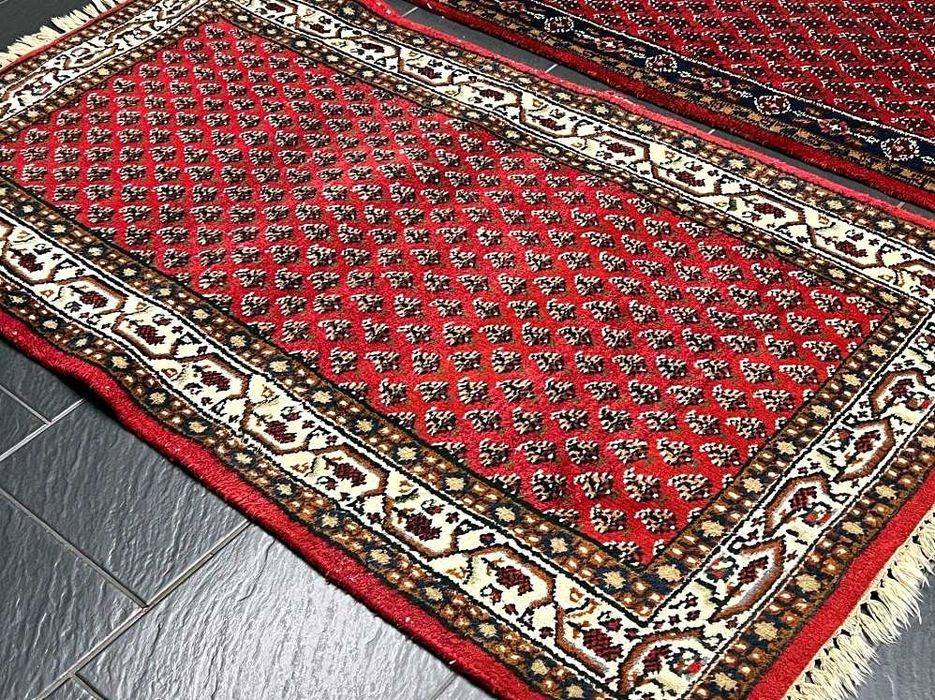 Dois Tapetes Persas SAROUGH MIR originais, com 160cm x 90cm, feitos manualmente em lã sobre algodão