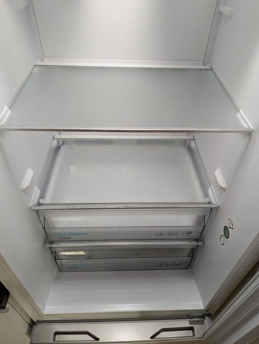 Lodówka SHARP w świetnym stanie