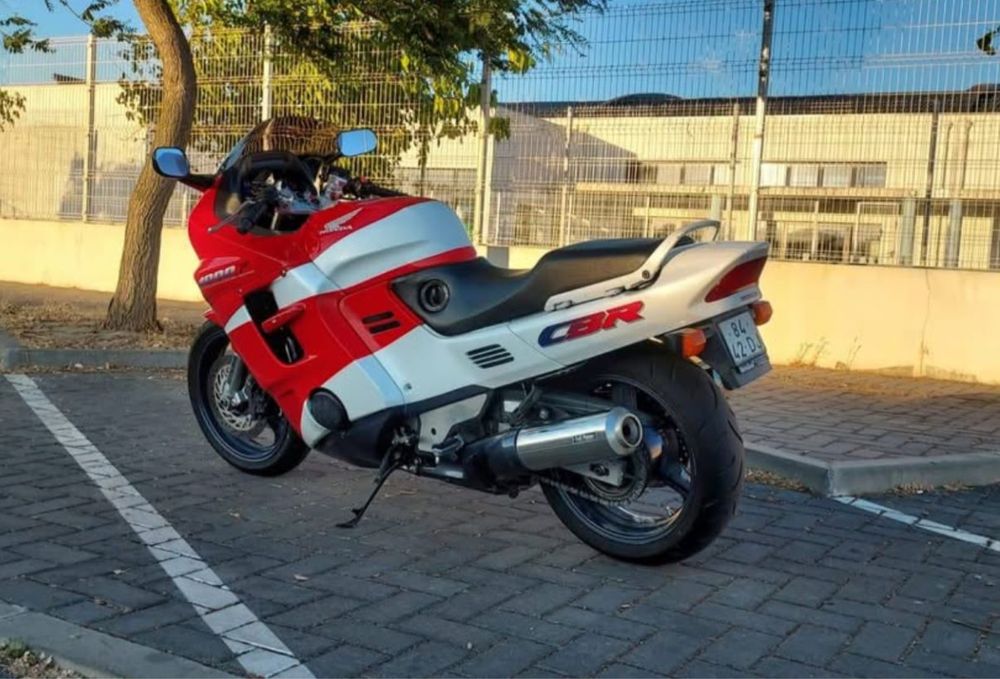 Cbr 1000f  troca ou venda