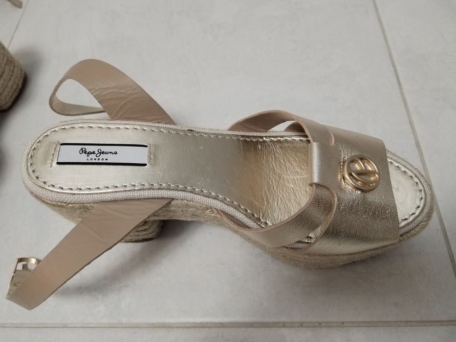 Продам Нові босоніжки