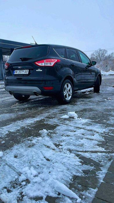 Автомобіль форд ескейп