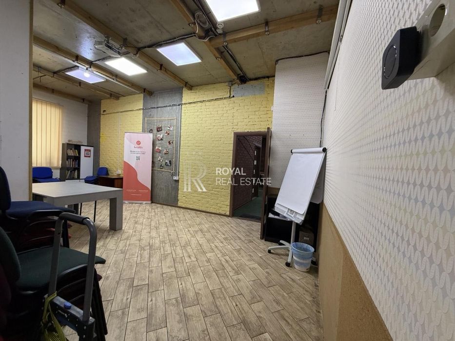Мстислава Скрипника вул., 40. Продам офіс зі своїм окремим входом. Терміново!