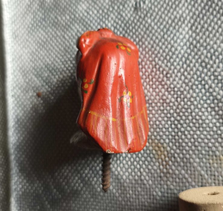 Garraga antiga em palha com rolha cabeça em louça