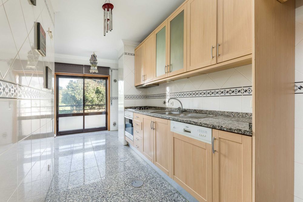 Arrenda-se apartamento T2, em Arcozelo, em Vila Nova de Gaia.