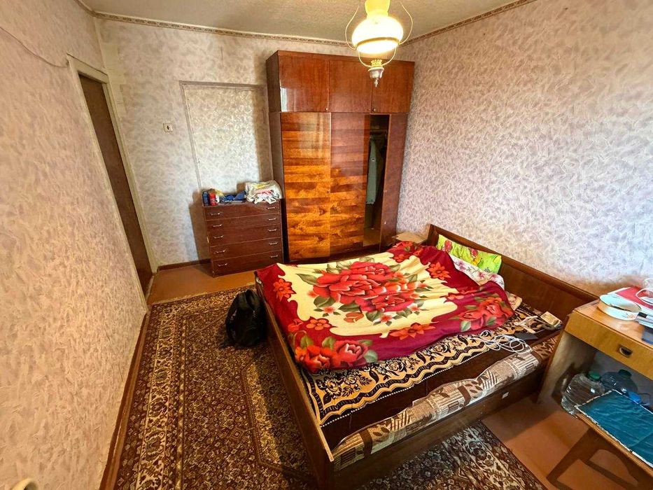 Чотирикімнатна квартира! Роздільне планування, низька ціна!