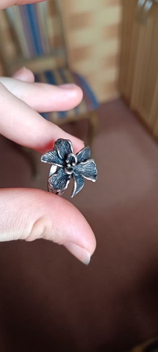 Кольцо срібло обручка  сіра магнолія