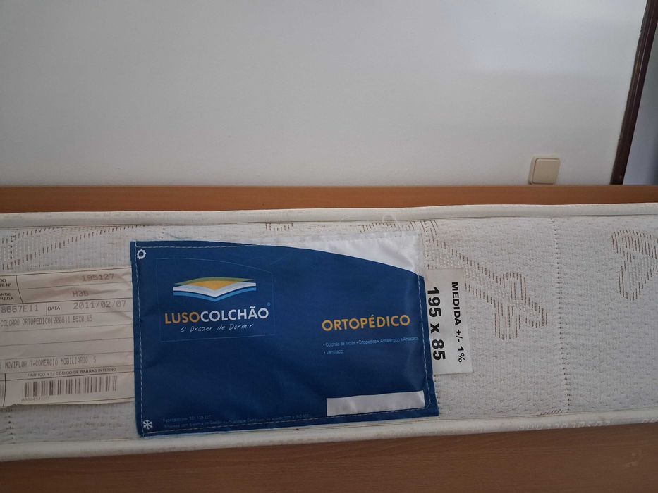 Imobiliário conjunto de cama, comoda e colchão 3 x1..