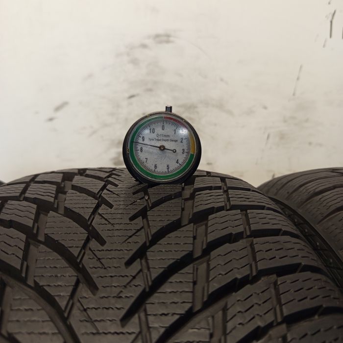 225/40R18 Nokian WR Snowproof