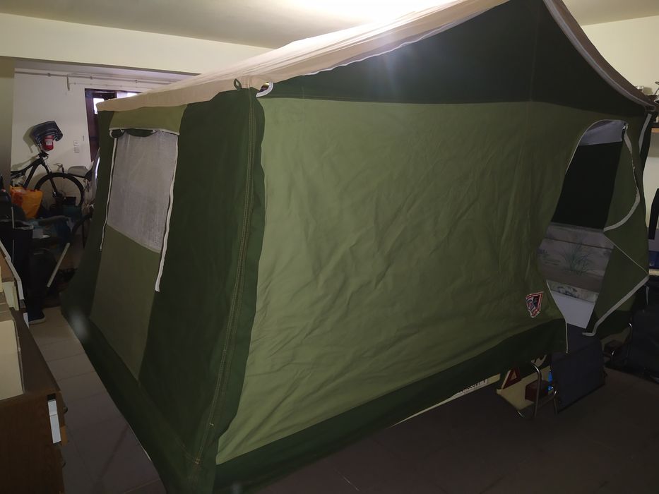 Atrelado tenda (Quarto + Sala) quase novo