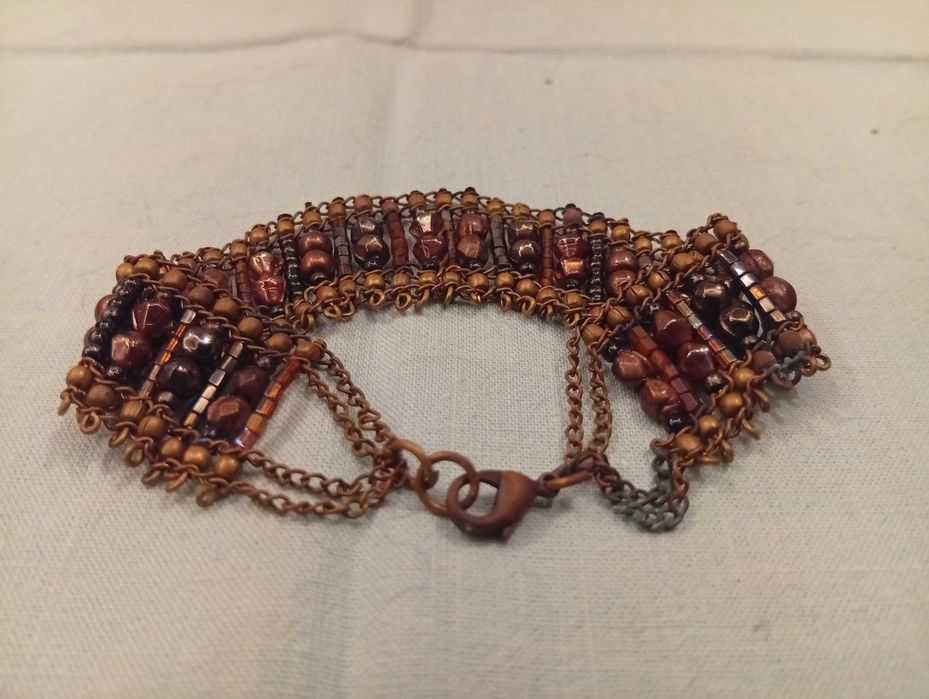 Pulseira artesanal, complexa e elegante